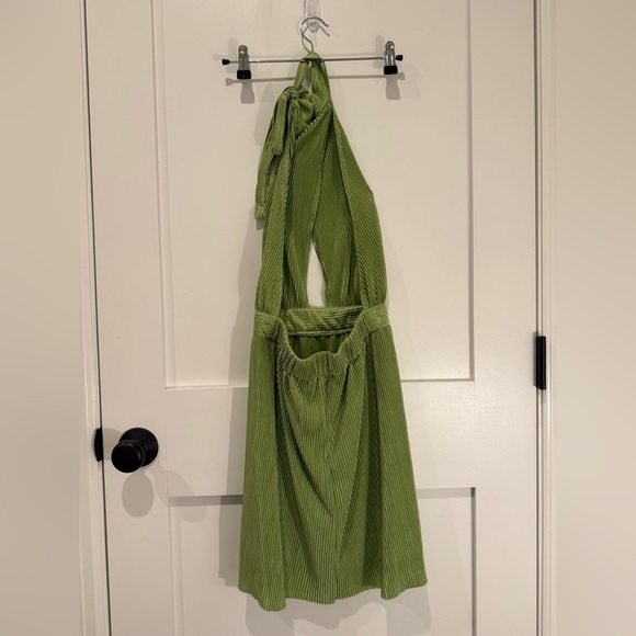 Sincerely Jules Green Pleated Keyhole Halter Mini Dress Size S - Picture 2 of 3